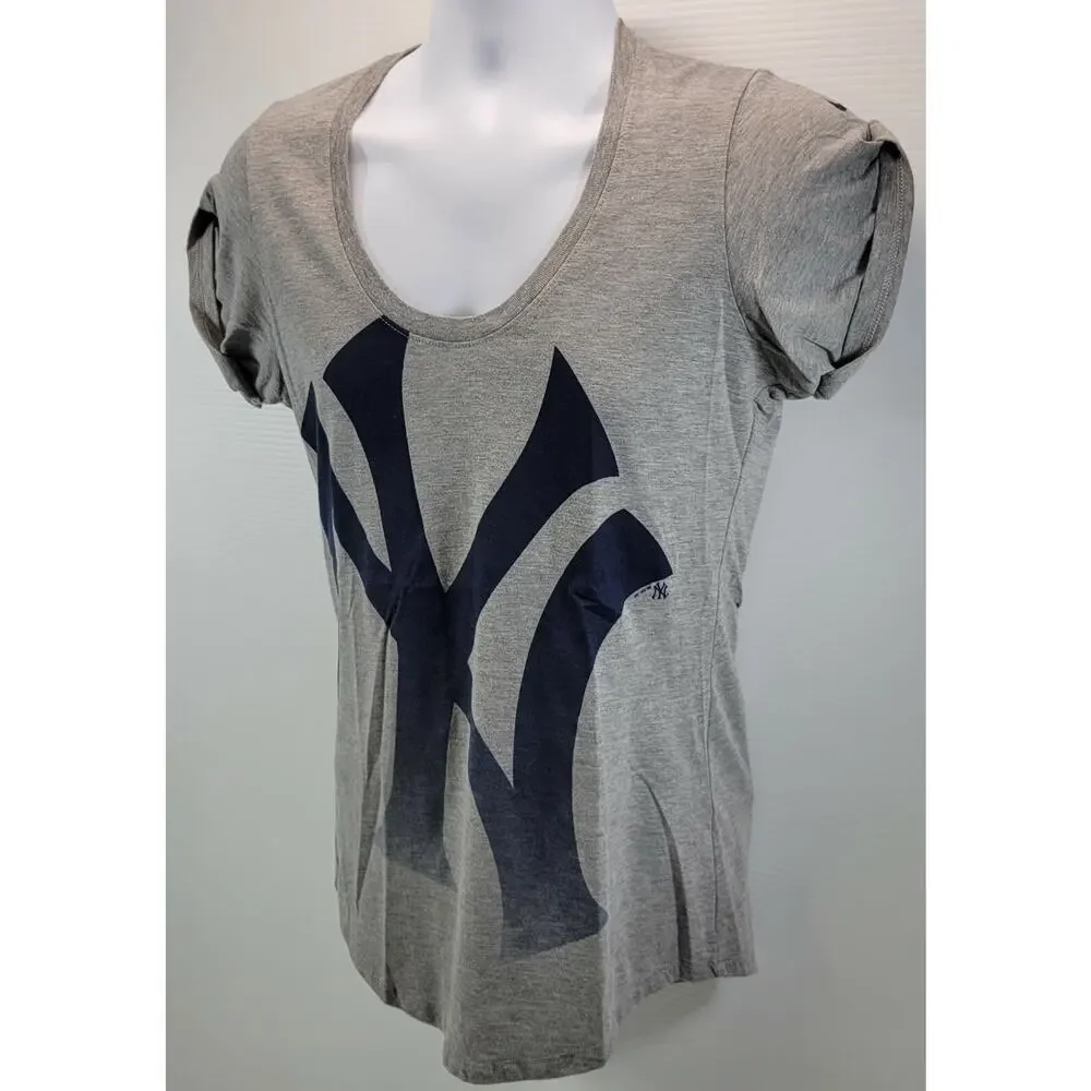 N) Women Nike Loose Fit Distressed Roll Sleeve Gray New York Yankees Shirt Small